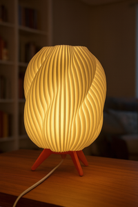 Design Tafellamp 'Wave' met Golvende Witte Kap en Houten Onderstel – Sfeervolle Moderne Verlichting