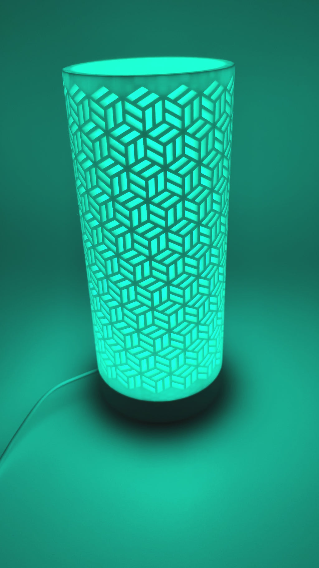 Tafellamp 'Dia' met Geometrisch Gesneden Cilinderkap en Strakke Voet – Moderne Sfeerverlichting